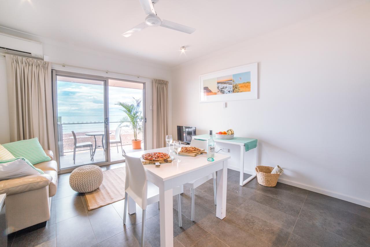 Onslow Beach Resort Екстер'єр фото